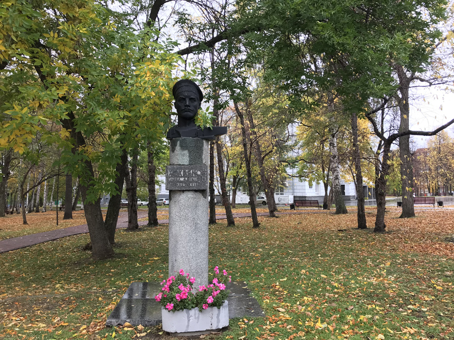 Пермь за 1 день. Памятник Татищеву (Пермь) памятники Перми. Сквер Татищева Пермь. Татищев памятник в Перми. Памятник Кама река в Перми.